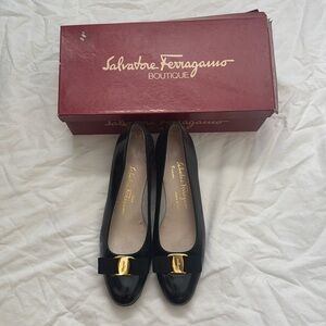 Salvatore Ferragamo Boutique Lillaz Black Calfskin Bow Heels